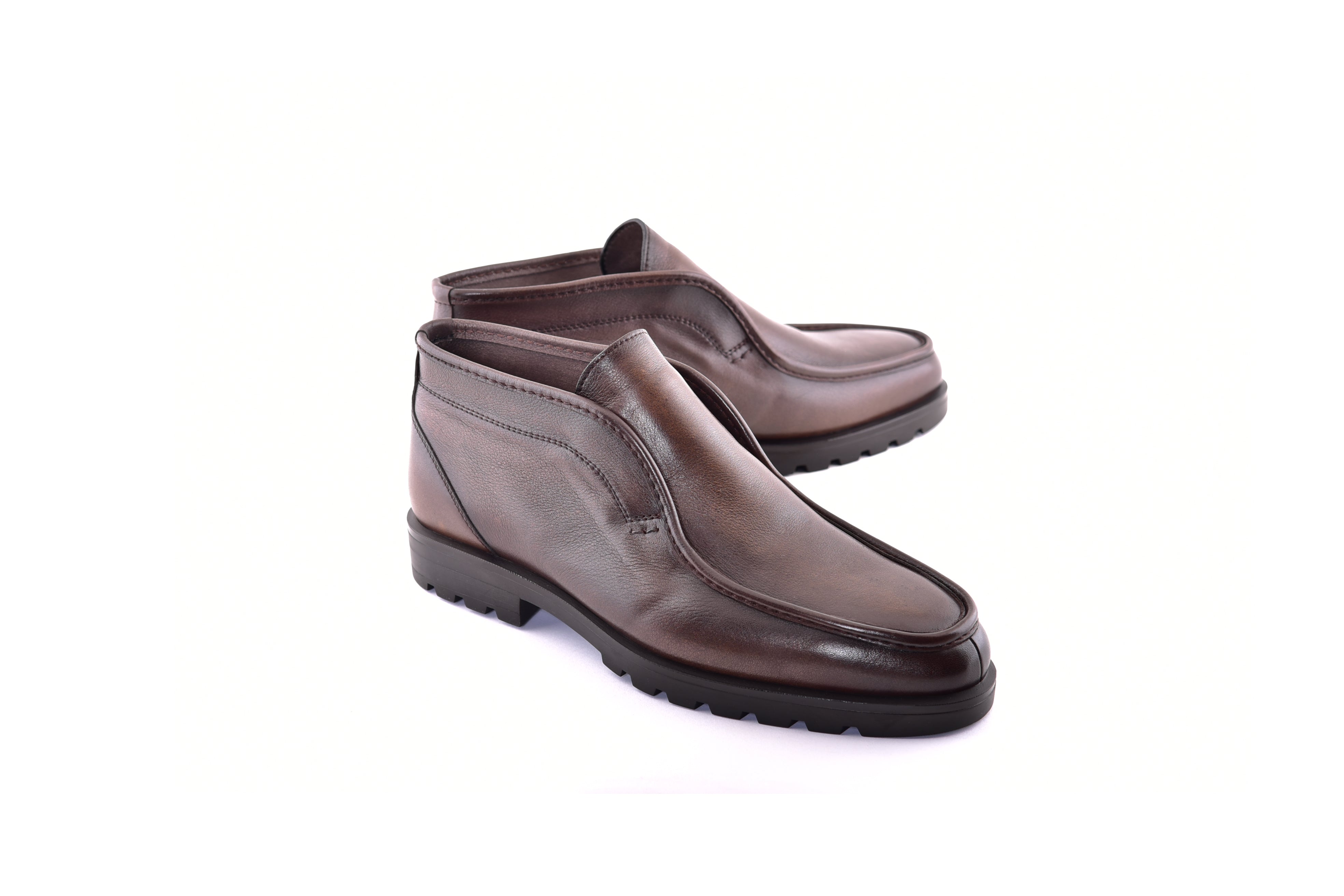 C186-7520 Shearling Lined Chukka Boot-Brown