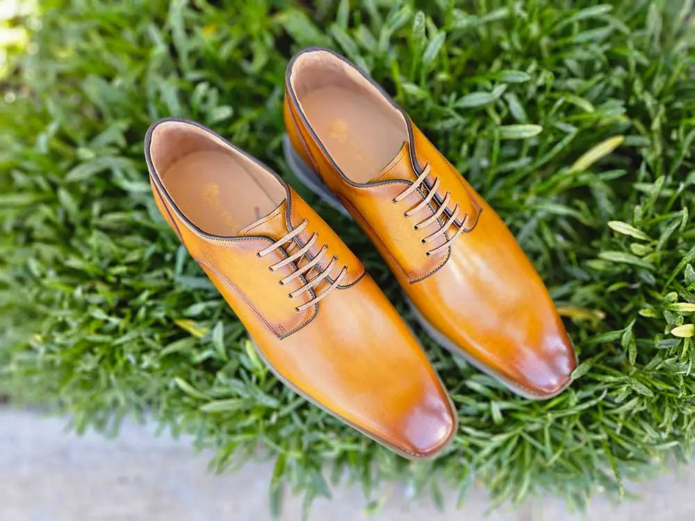 Men’s Burnished Leather Lace-Up Derby Shoes