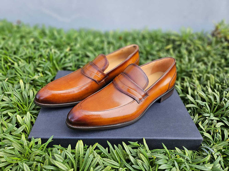 Carrucci Calfskin Penny Loafer: Modern Classic Style