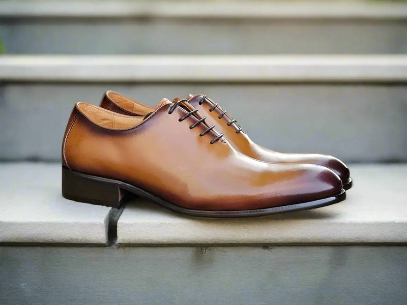 Carrucci: Polished Calfskin Whole Cut Oxford Dress Shoe