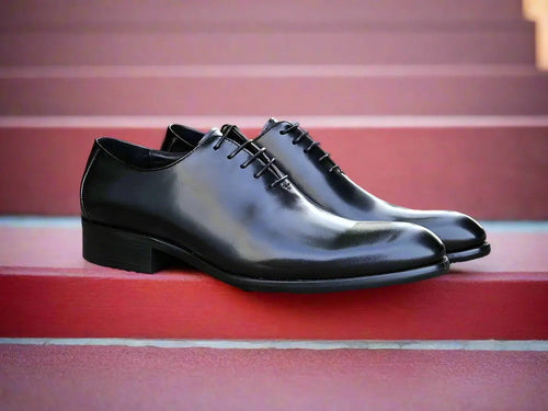 Carrucci: Polished Calfskin Whole Cut Oxford Dress Shoe