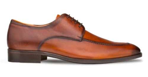 Mezlan Coventry oxford shoes in cognac calfskin. Streamlined shape, polished finish, and subtle gradient. Traditional 3-eyelet lacing. Rounded toe, flat heel, finely stitched.