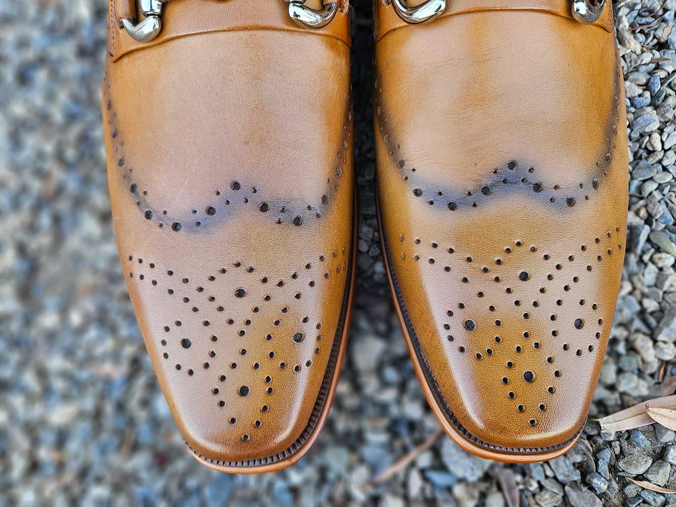 KS261-04 Two-Tone Wholecut Buckle Loafers for Men