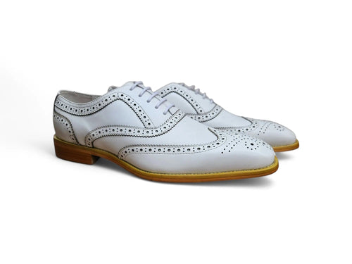Men Medallion Wingtip Brogue Shoes Carrucci