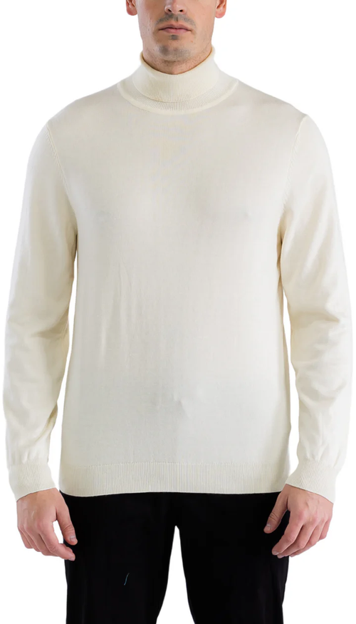 Men's off-white Alberto Nardoni turtleneck sweater. Fitted silhouette with long sleeves. Features a ribbed turtleneck and smooth knit texture.