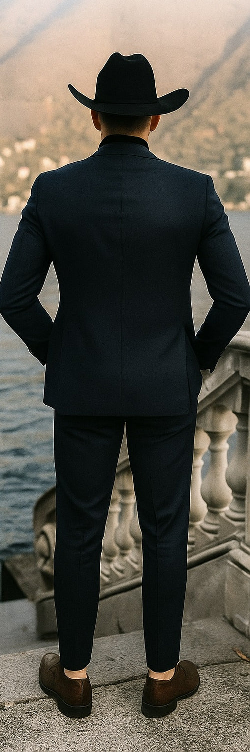Men’s modern cowboy look in fitted navy suit
