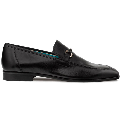 Mezlan Rios Flex Loafer in black: sleek, low-profile design with pointed toe. Smooth black leather, metal ornament detail. Flexible construction, slender heel, contrasting interior lining.