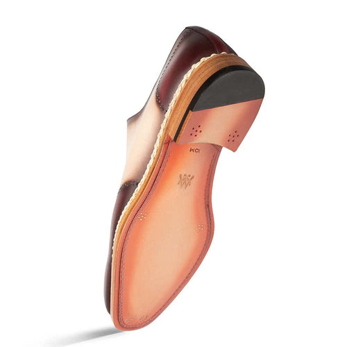 Mezlan Almagro Oxford: Two-tone red/bone leather upper. Natural wood/rubber sole with contrasting heel. Visible stitching details enhance the structured design.