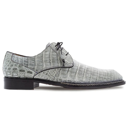 Mezlan Cratos derby shoe in pearl grey, crocodile leather. Sleek profile, pointed toe. Light grey with textured scales. Lace-up closure, black sole. Clean, streamlined design.