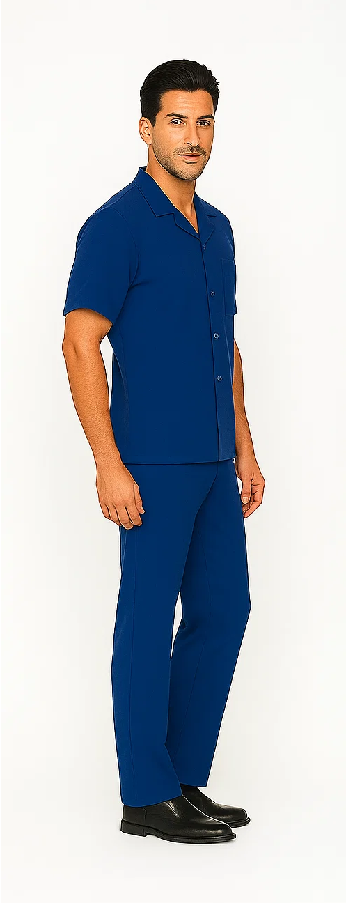 Royal blue leisure suit: short-sleeve button-up shirt with collar and straight-cut pants. Smooth fabric for a comfortable fit.