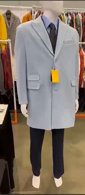 Light blue wool overcoat. Classic tailored fit, single-breasted, notch lapel, two flap pockets. Knee-length with long sleeves.