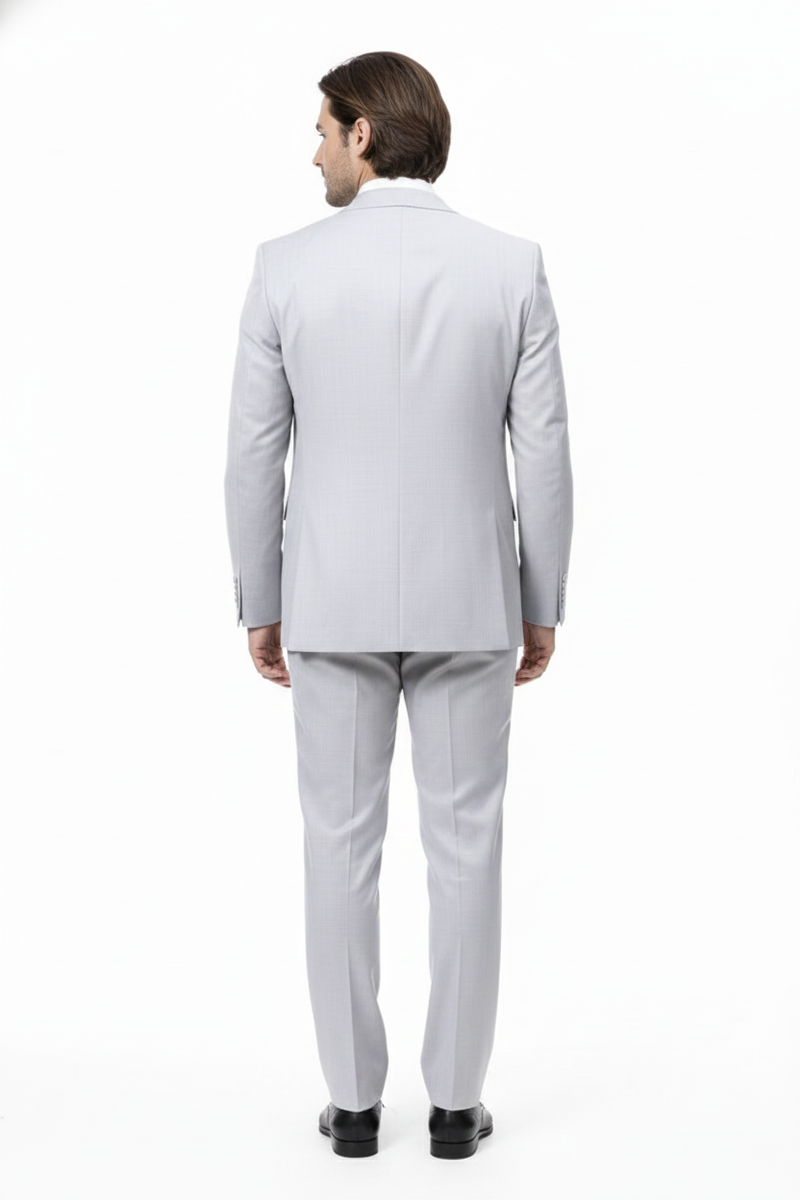 Men's light gray three-piece wedding suit. Modern design, two-button jacket with tailored fit and lightly structured shoulders. Slim-fit pants.
