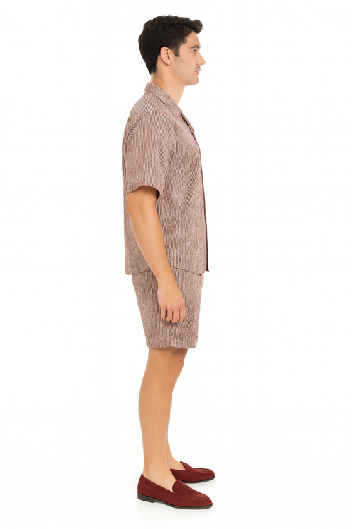 Alberto Nardoni men's burgundy seersucker short set. Includes a short-sleeved button-up shirt and matching mid-thigh shorts. Features a textured, striped pattern in burgundy shades. Relaxed fit.
