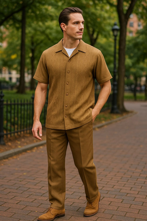Men's mocha brown knit walking suit. Two-piece set with short-sleeve button-down shirt (ribbed texture) and straight-leg trousers. Casual style, taupe coffee color.
