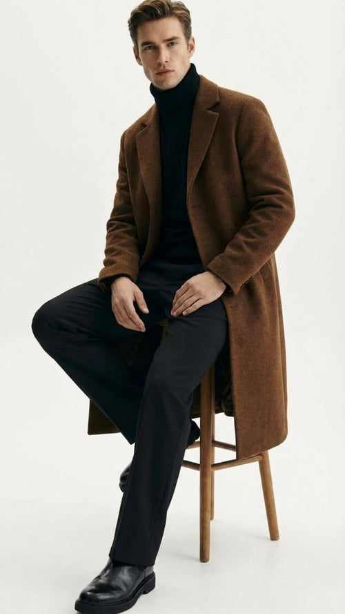 Alberto Nardoni men's brown wool overcoat. Straight silhouette, single-breasted, notch lapels. Textured wool, knee-length, long sleeves, side pockets, center vent. Uniform brown color.
