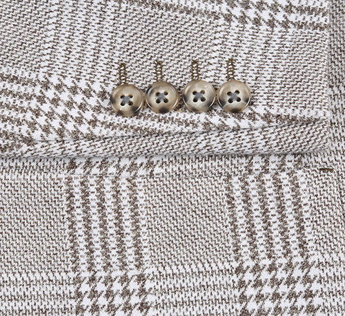 Pellagio's slim-fit blazer in plaid gray. Woven gray & white plaid, four decorative buttons. Structured shape, tailored fit & slim silhouette.
