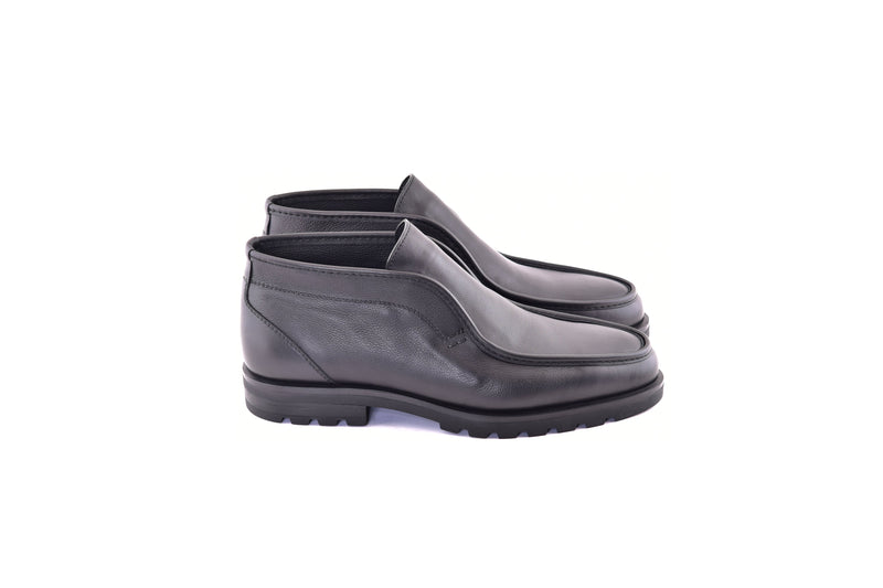 C185-7520 Shearling Lined Chukka Boot-Black