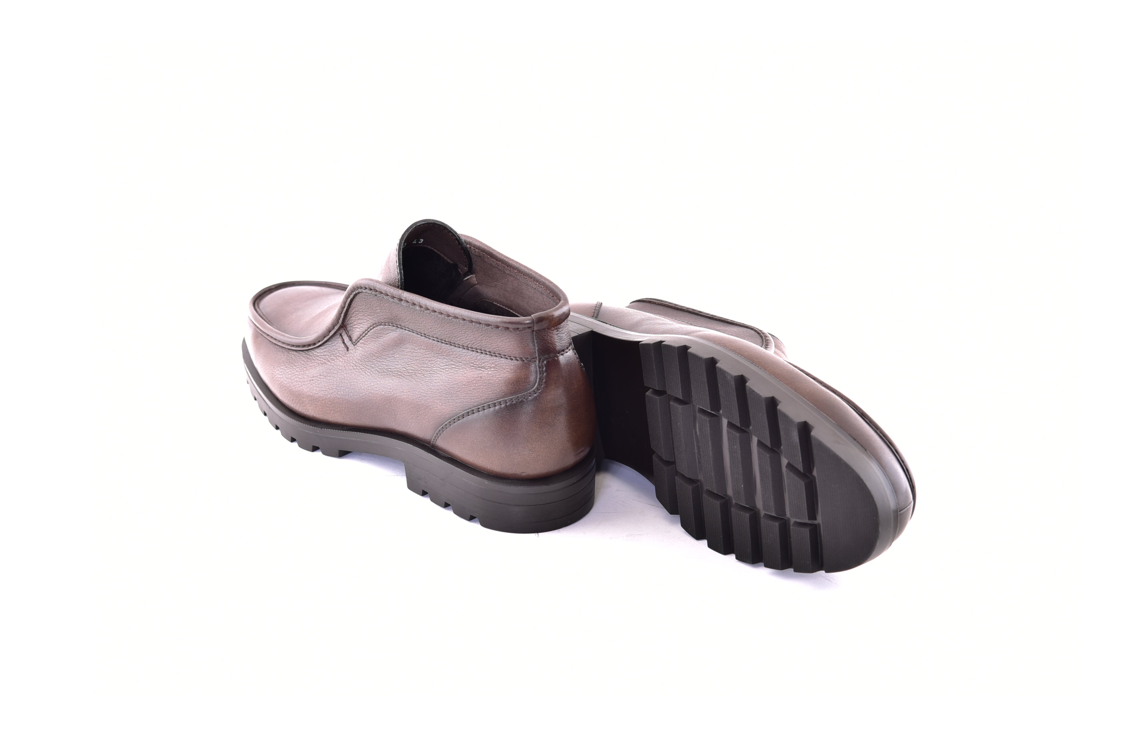 C186-7520 Shearling Lined Chukka Boot-Brown