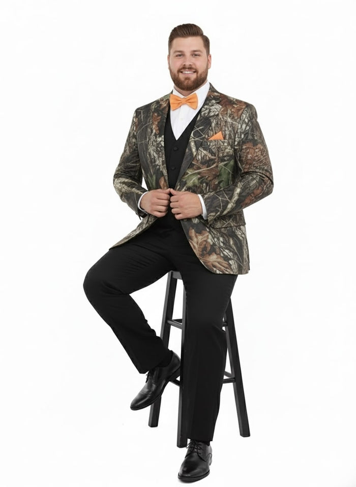 Men's houndstooth overcoat in black & white. Wool blend fabric, classic houndstooth pattern. Double-breasted, tailored design with structured, fitted silhouette.
