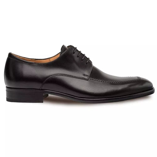 Mezlan Coventry apron oxford in black calfskin. Smooth leather, rounded toe, traditional lace-up with five eyelets. Black rubber sole with a slight heel. Subtle stitching details.
