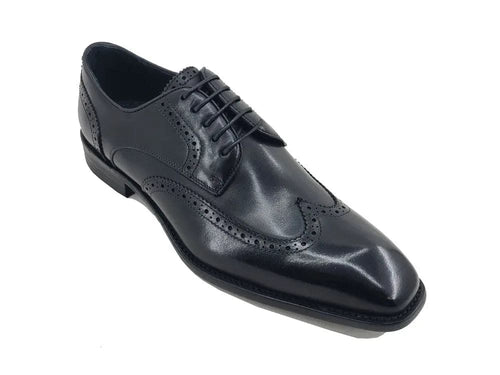 Menâ€™s Wingtip Oxford with Blucher Construction