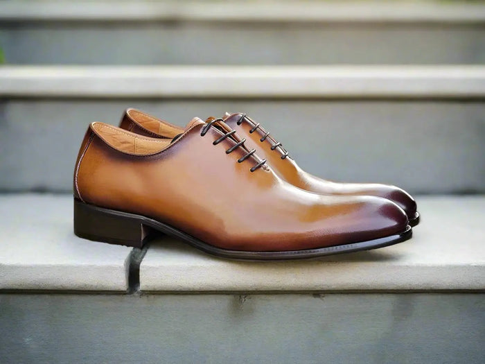 Carrucci: Polished Calfskin Whole Cut Oxford Dress Shoe