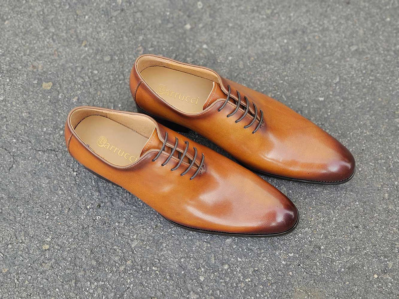 Carrucci: Polished Calfskin Whole Cut Oxford Dress Shoe