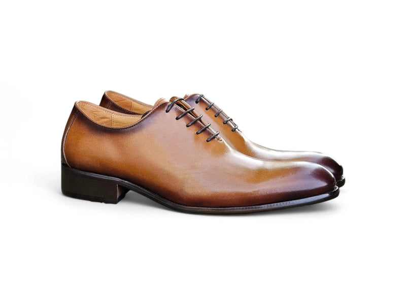 Carrucci: Polished Calfskin Whole Cut Oxford Dress Shoe