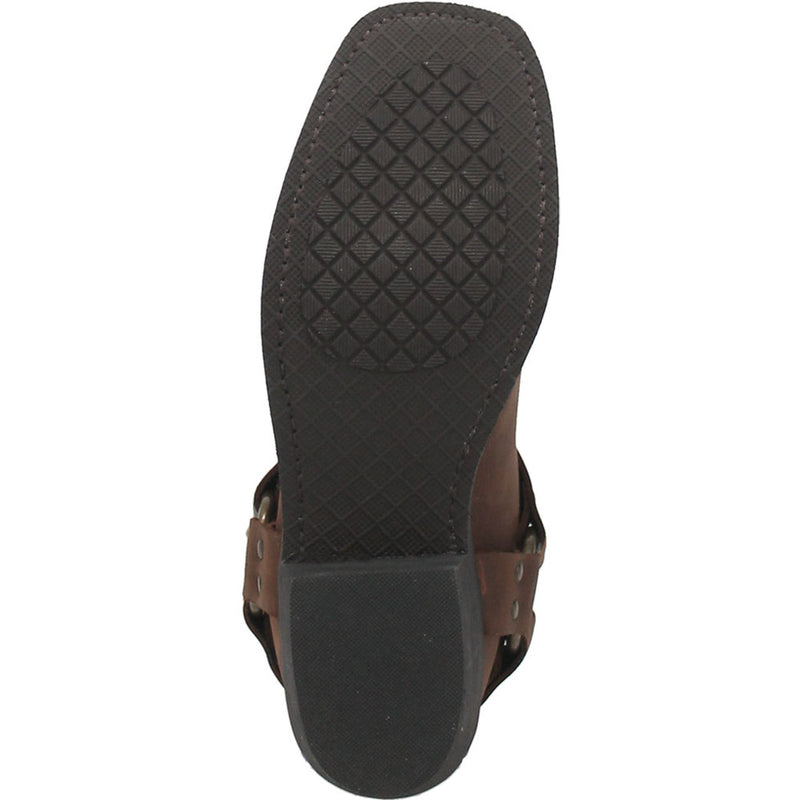 Dingo Gaucho brown men's motorcycle boots. Leather upper, brown color. Flat sole with diamond pattern. Side straps with metal attachments.
