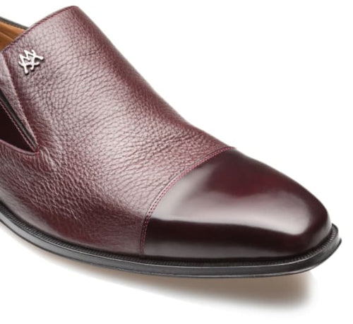 Milani slip-on: burgundy calfskin/deerskin. Rounded toe, elastic side panel for easy wear. Glossy toe cap.
