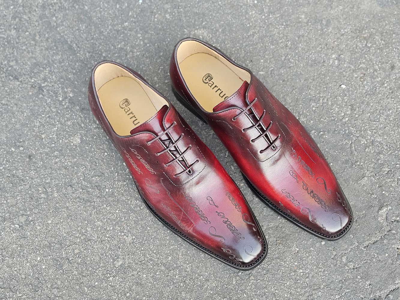 Men's Embossed Leather Wholecut Oxford Shoes