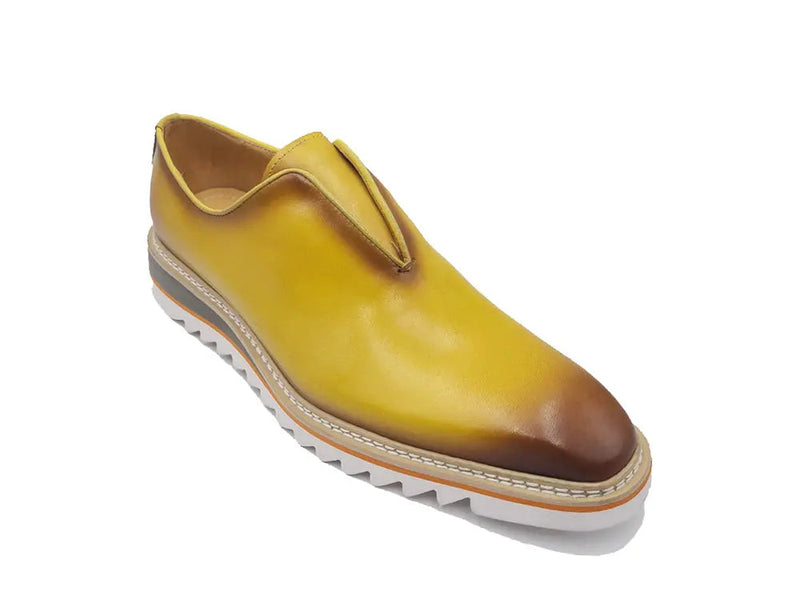 Carrucci Laceless Loafer with Contrast color lightweight sole