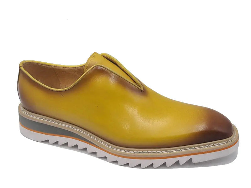 Carrucci Laceless Loafer with Contrast color lightweight sole
