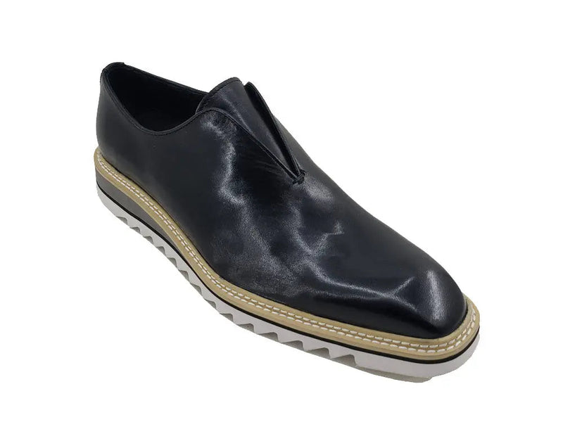 Carrucci Laceless Loafer with Contrast color lightweight sole
