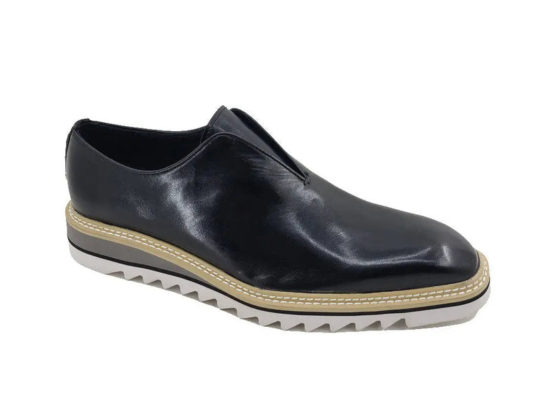 Carrucci Laceless Loafer with Contrast color lightweight sole