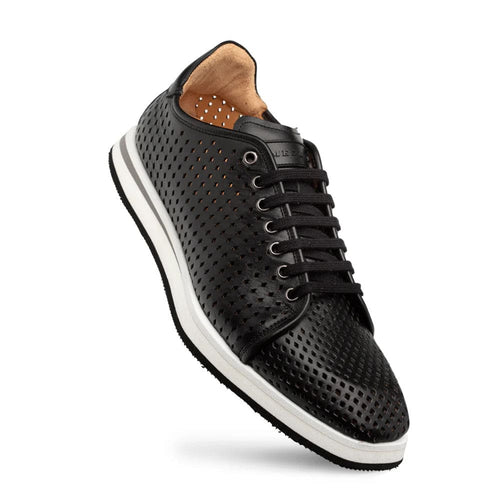 Mezlan's men's Luce sneakers: black leather, low-profile design, rounded toe. Perforated upper, white rubber sole. Black laces, beige lining. Stylish & breathable.
