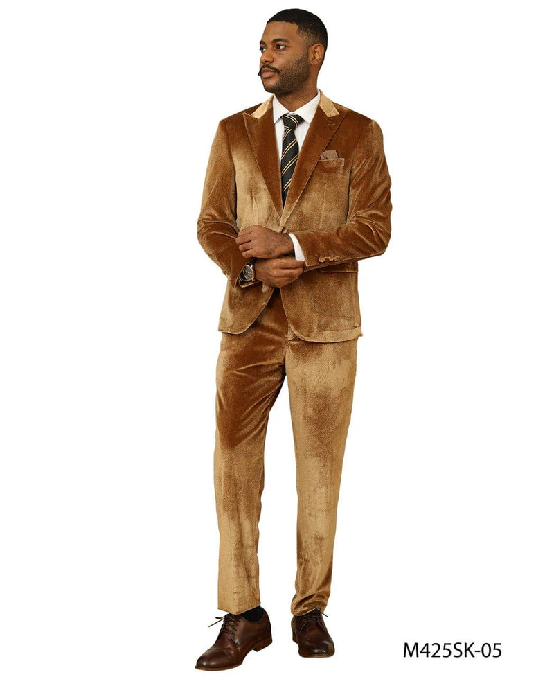 Double-breasted big & tall blazer in golden-brown, textured fabric. Features a shawl collar, paisley pattern, and flared lapels. Includes pockets, fitted sleeves, and a tailored fit.
