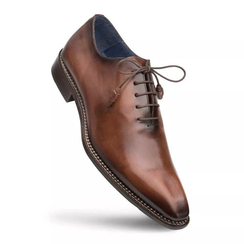 Mezlan men's plain toe shoe in brown calfskin. Pointed form, lace-up, leather sole with subtle stitching. Blue fabric lining.

