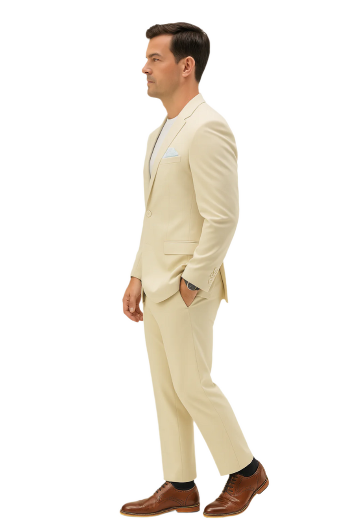Men's linen suit in light beige. Relaxed hybrid fit, no-collar jacket with tailored sleeves. Straight-cut trousers. Includes a light-colored pocket square for a polished finish.

