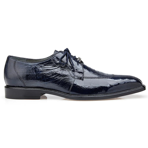 Belvedere Chapo dress shoe in black: pointed, glossy finish. Hornback caiman crocodile leather. Black laces, rounded toe. Elevated, flat sole. Distinctive crocodile scale pattern.
