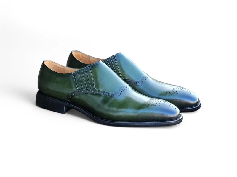 Slip-on Loafer with medallion Carrucci