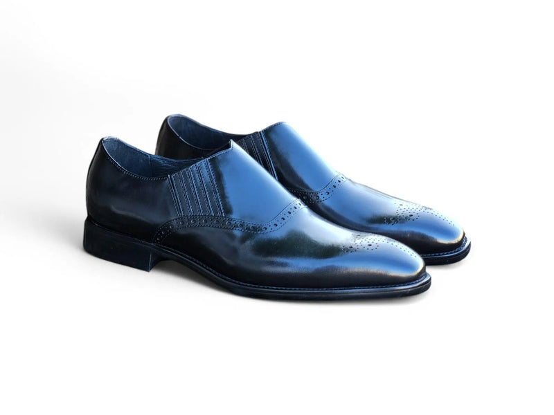 Slip-on Loafer with medallion Carrucci