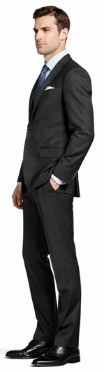 Enzo 150 S Super Wool suit: slim fit, dark solid fabric, two-button closure, notch lapel. Flat front trousers.