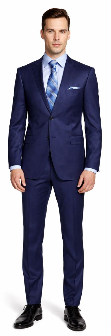 Enzo 150 S Super Wool suit: Tailored fit, navy, 2-button jacket with structured shoulders & notch lapel. Slim-cut pants. Worn with black shoes.