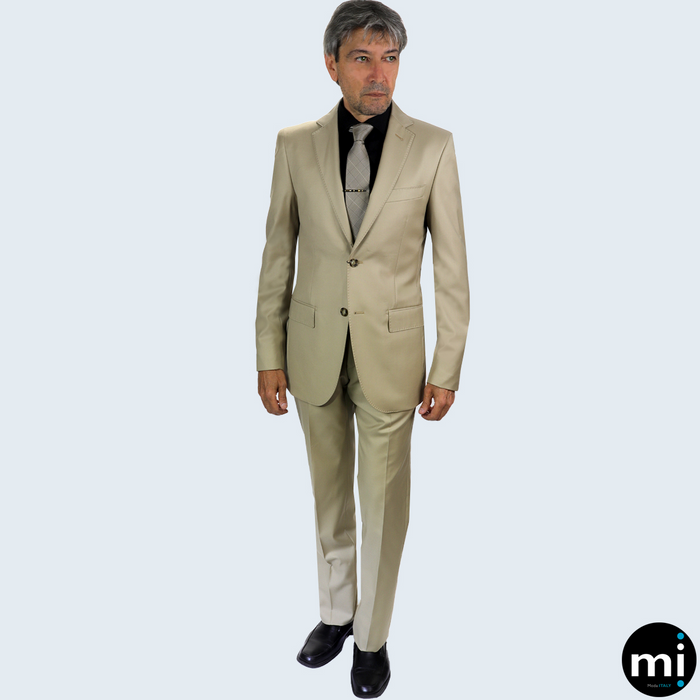 Albertonardoni Italian beige suit: tailored fit, single-breasted, lightweight fabric. Features notched lapel, two pockets, and ankle-length trousers. Includes patterned tie, paired with black shoes.
