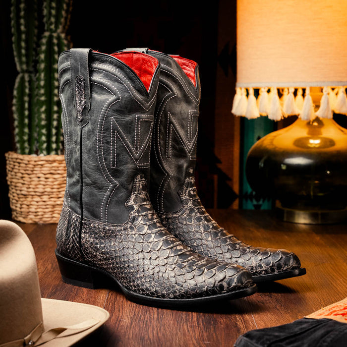 Marco Di Milano Kansas cowboy boots: stone white, round toe, structured shape. Textured, dark-toned snakeskin-like upper with decorative stitching. Red inner lining, pull tabs, and black heel.
