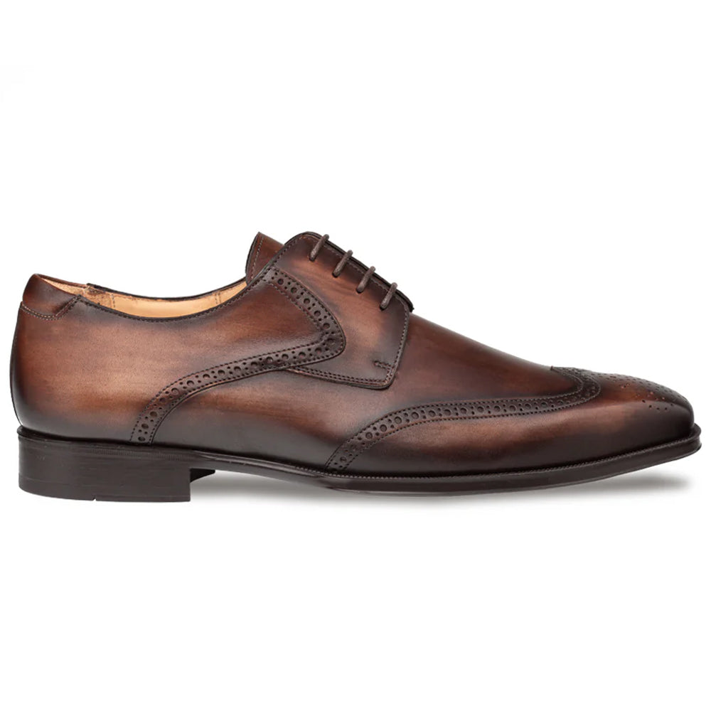 Mezlan Tasso wingtip derby in chestnut. Smooth, burnished leather with brogue detailing. Classic derby shape, rounded toe, five-eyelet lacing. Chestnut brown with darkened toe. Low stacked heel.
