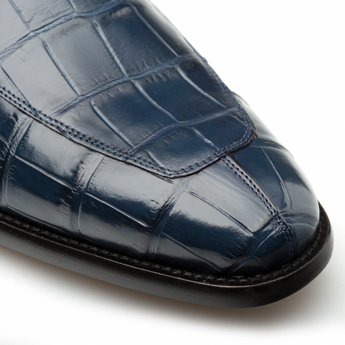 Mezlan Piccolo penny loafer in blue alligator. Pointed toe, polished finish. Textured deep blue alligator upper with contrasting stitching. Black leather sole.
