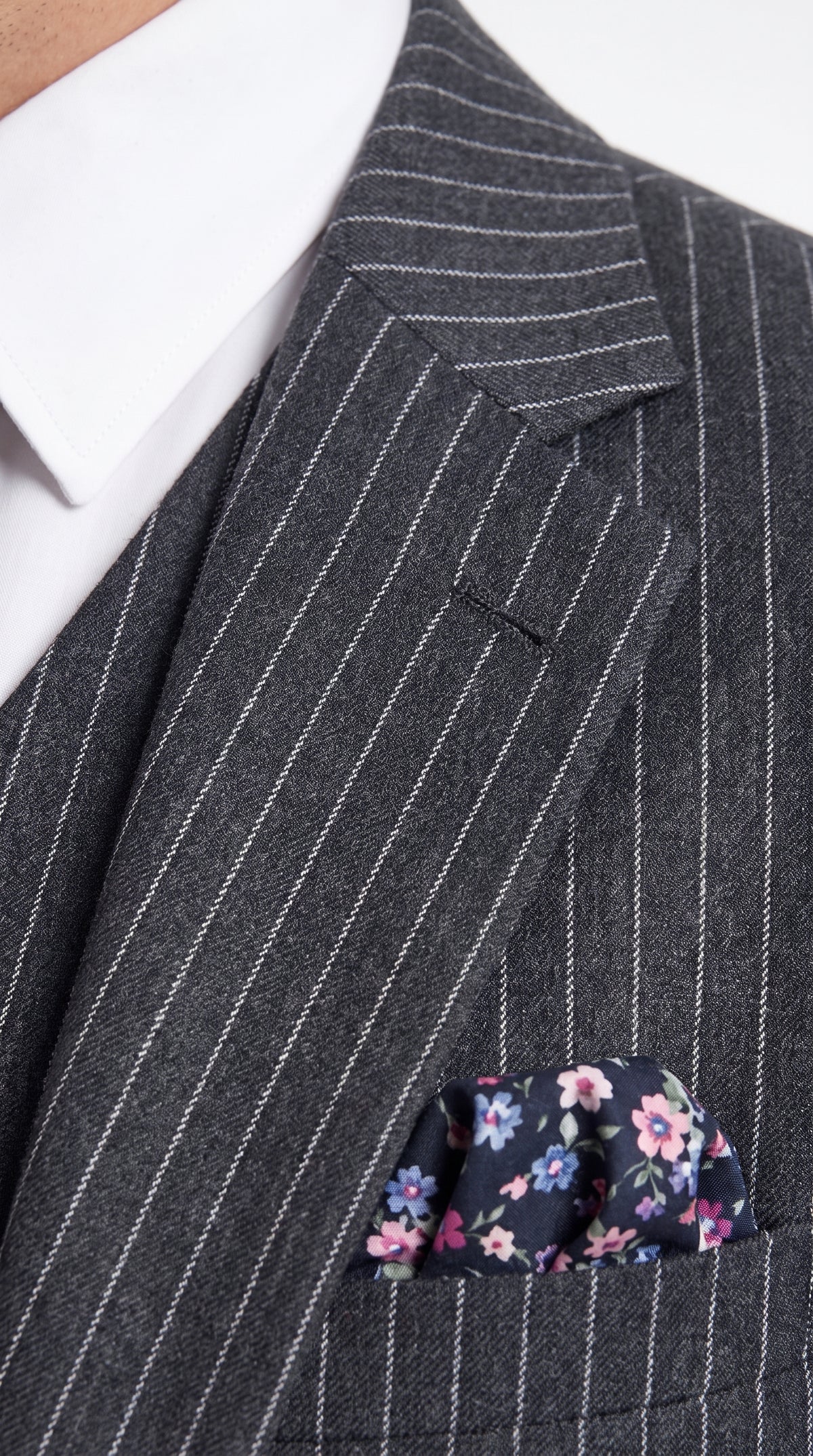 Men's Charcoal Grey Bold Pinstripe 3-Piece Gangster Suit – 2 Button Vested 1920s Vintage Classic Formal Suit
