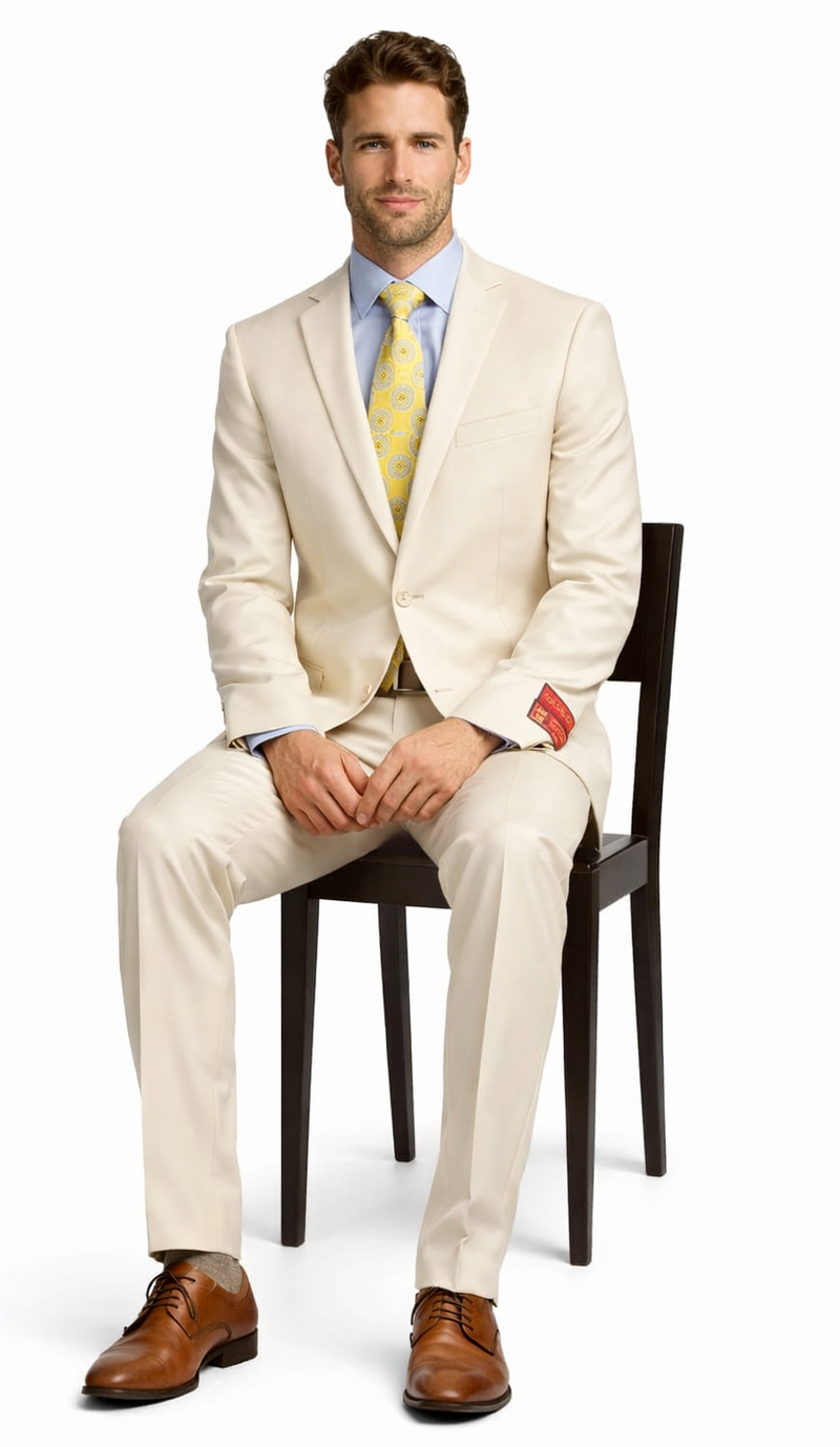 Mantoni beige wool suit. Two-button, single-breasted jacket with notch lapel. Matching trousers. Smooth wool texture, tailored fit. Features front/breast pockets.
